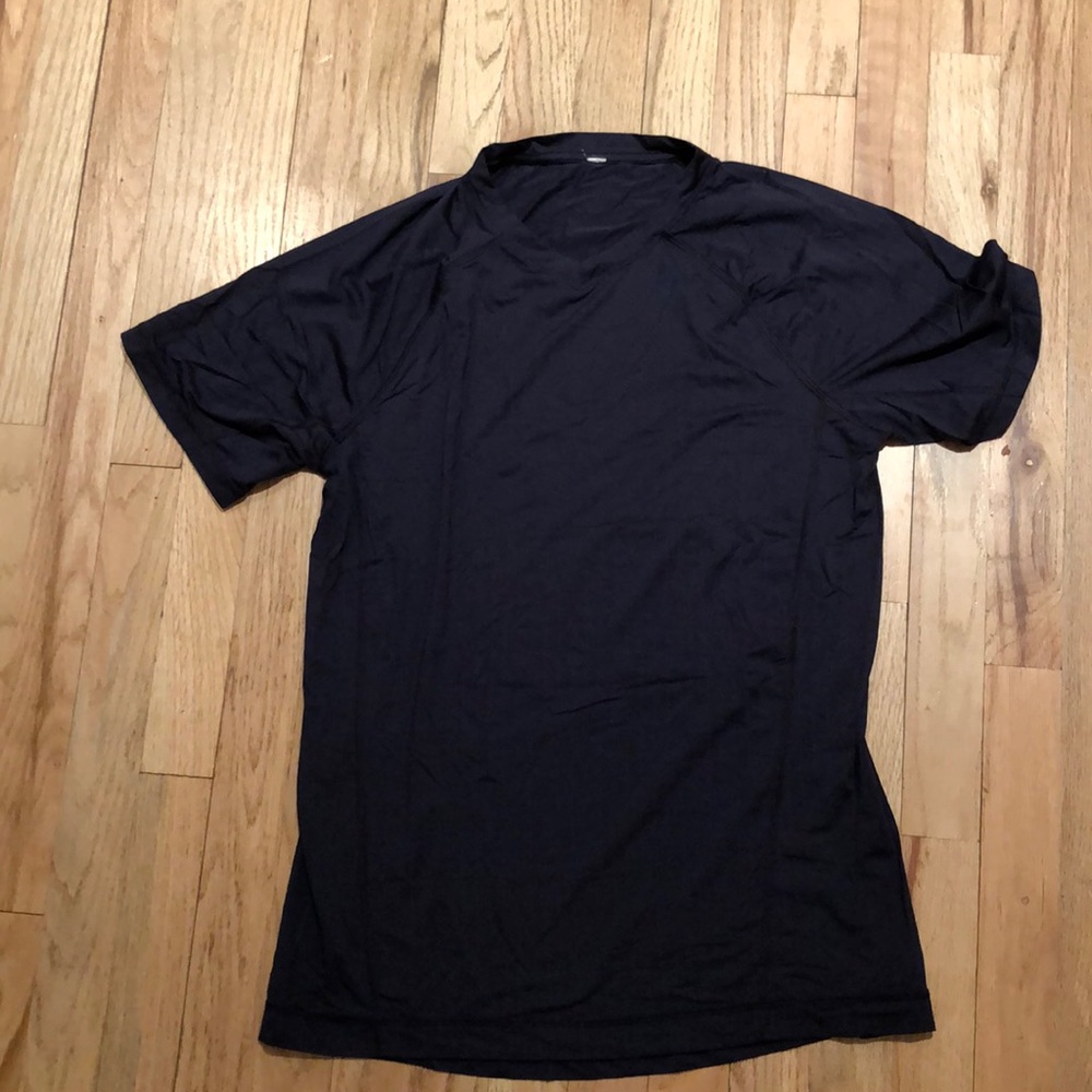 Lululemon metal vent tech. V neck.